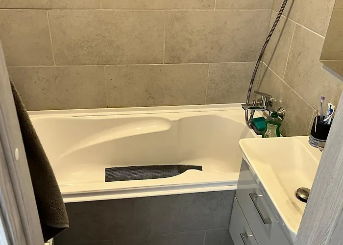 Very Quiet And Cozy Place Lägenhet